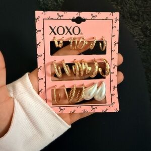 XOXO Gold and Pearl Hair Clip Set